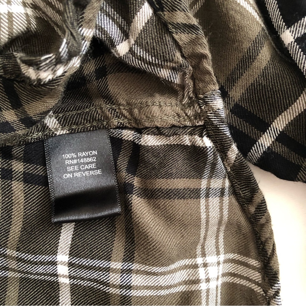 TORRID Challis Plaid Button Shirt Green Size 0 - Picture 6 of 7